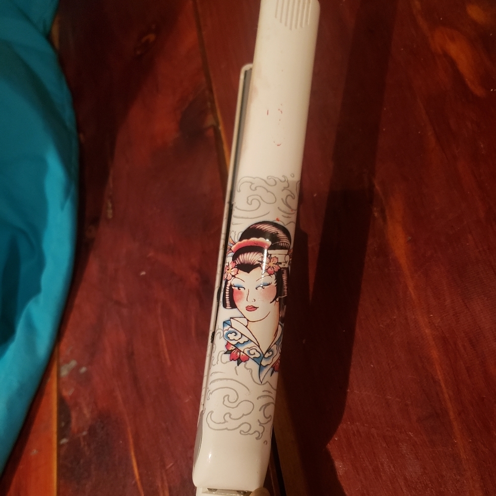 Ed hardy flat iron